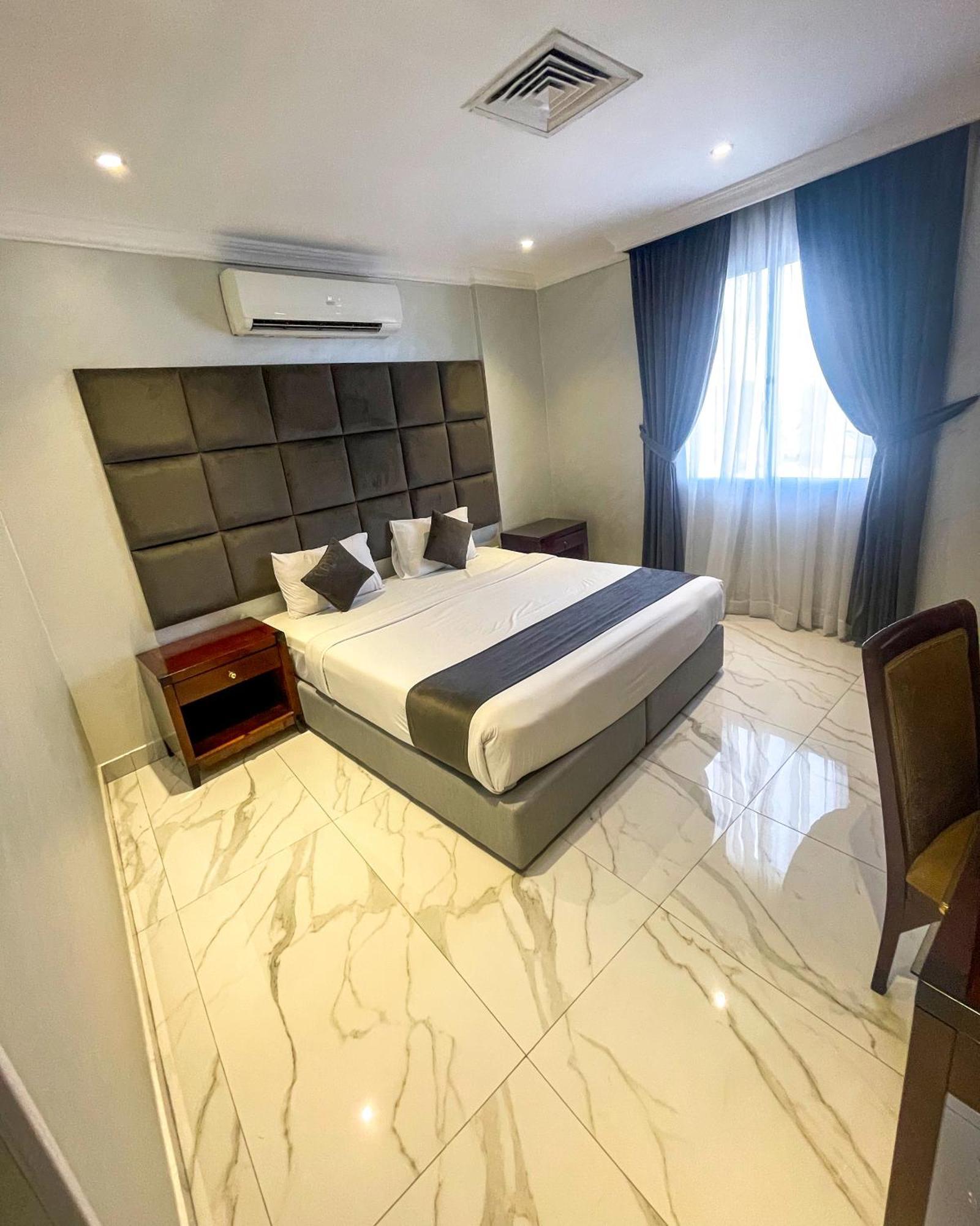Continental Suite Farwaniya Kuwait City Bagian luar foto