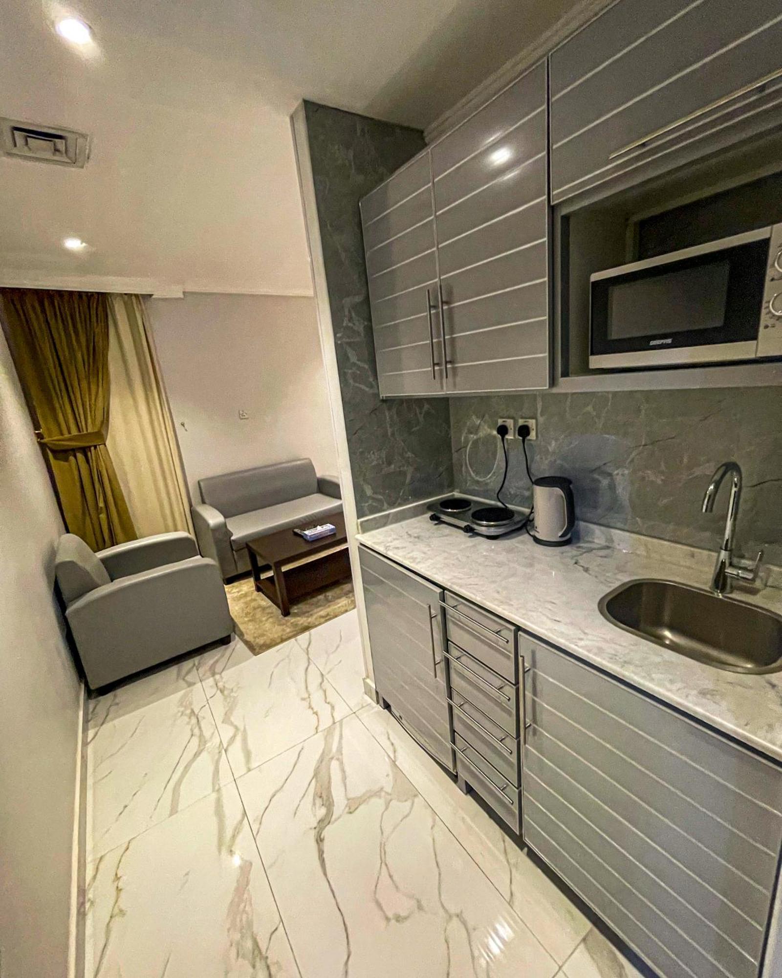Continental Suite Farwaniya Kuwait City Bagian luar foto