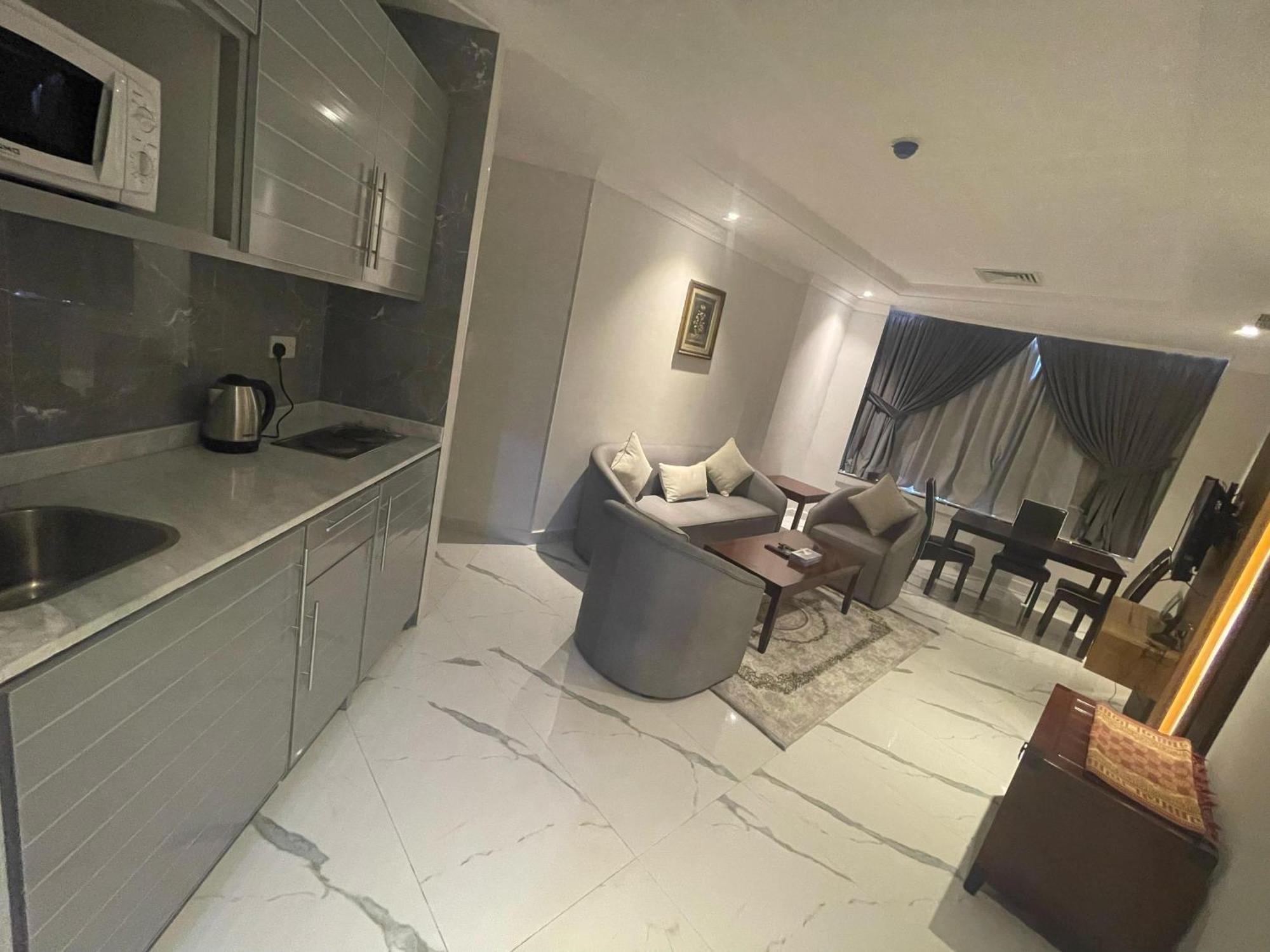 Continental Suite Farwaniya Kuwait City Bagian luar foto