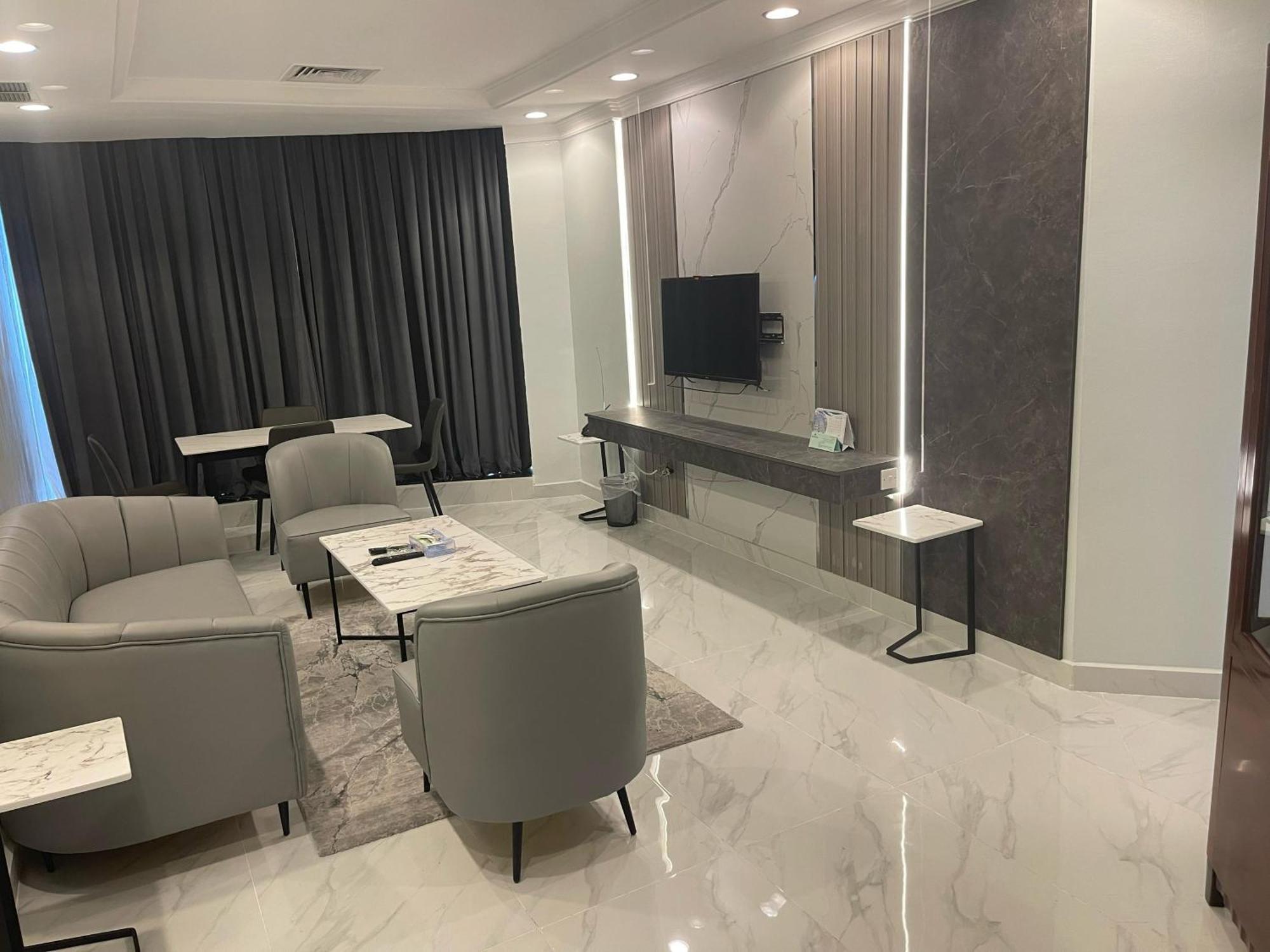 Continental Suite Farwaniya Kuwait City Bagian luar foto