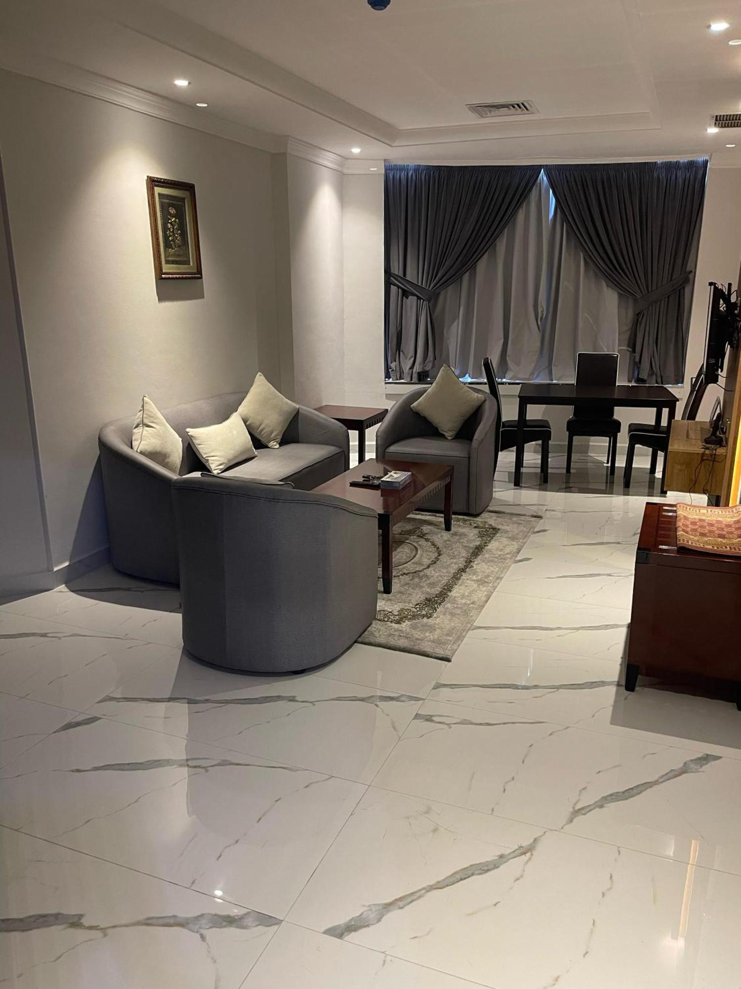 Continental Suite Farwaniya Kuwait City Bagian luar foto