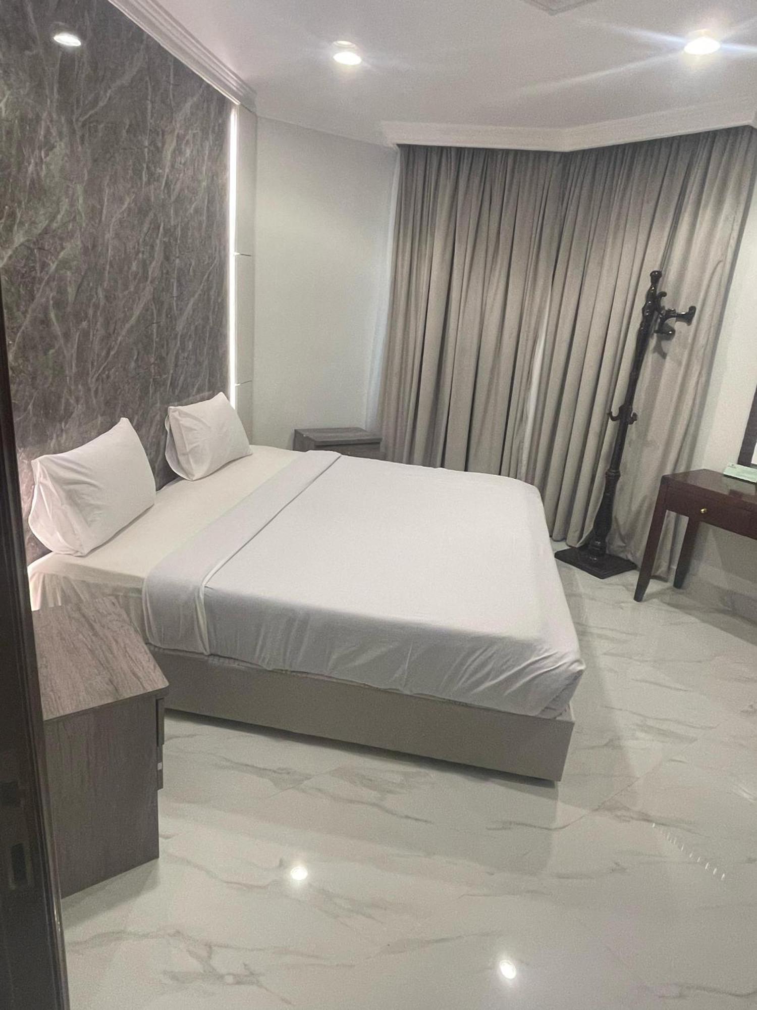 Continental Suite Farwaniya Kuwait City Bagian luar foto