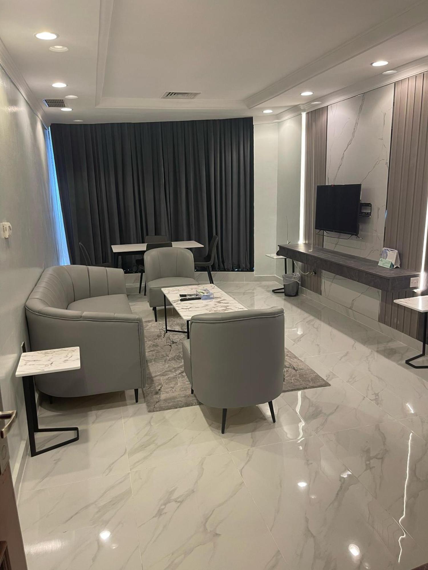 Continental Suite Farwaniya Kuwait City Bagian luar foto