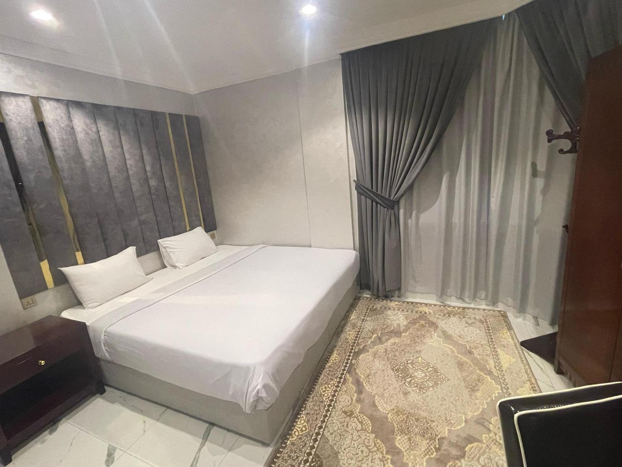 Continental Suite Farwaniya Kuwait City Bagian luar foto
