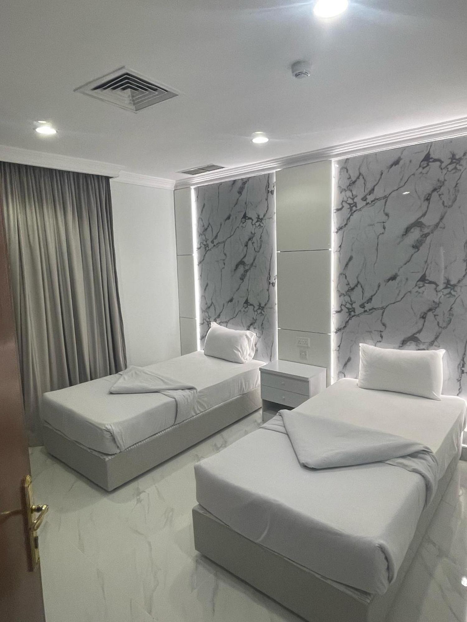 Continental Suite Farwaniya Kuwait City Bagian luar foto