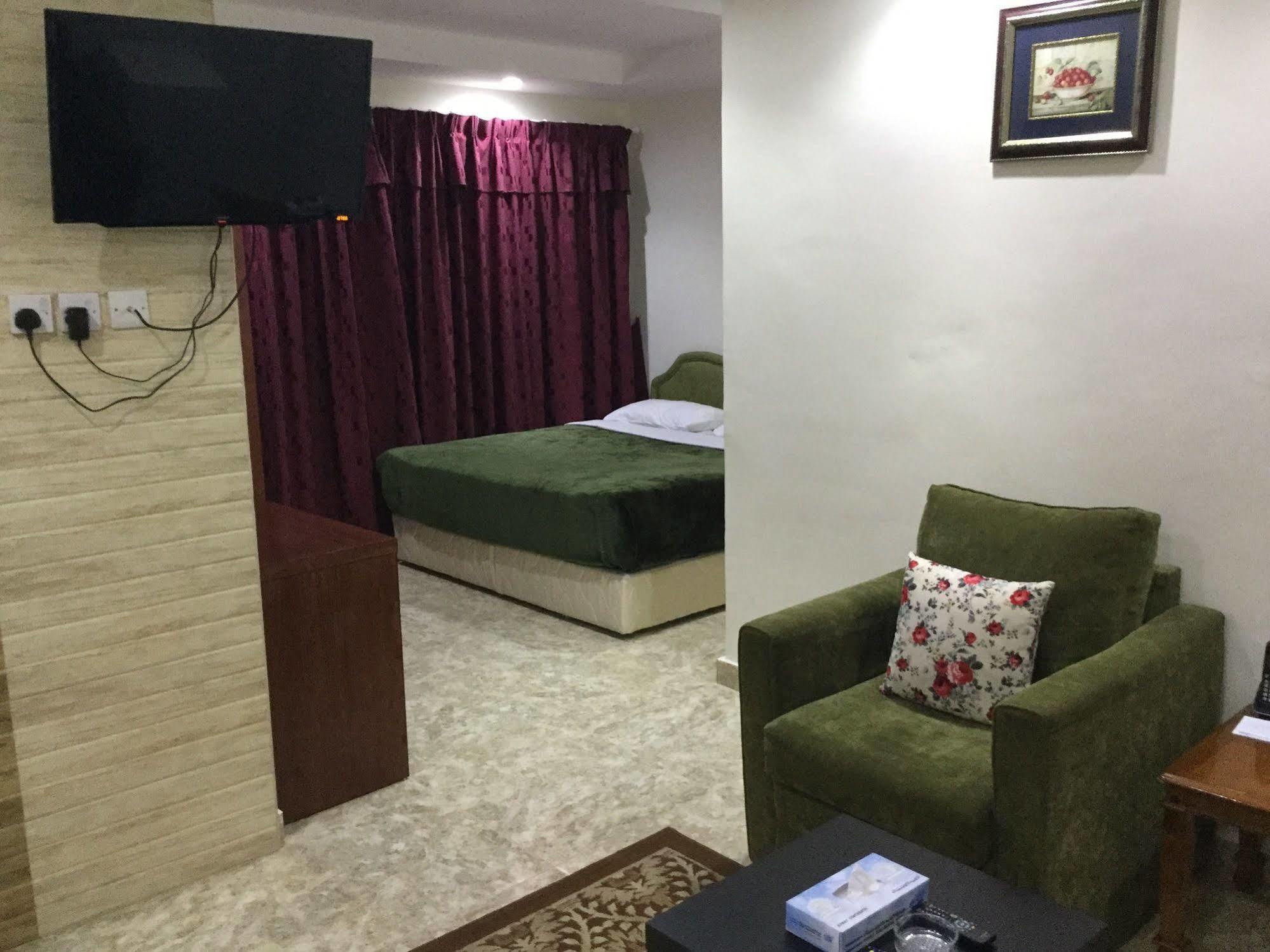 Continental Suite Farwaniya Kuwait City Bagian luar foto