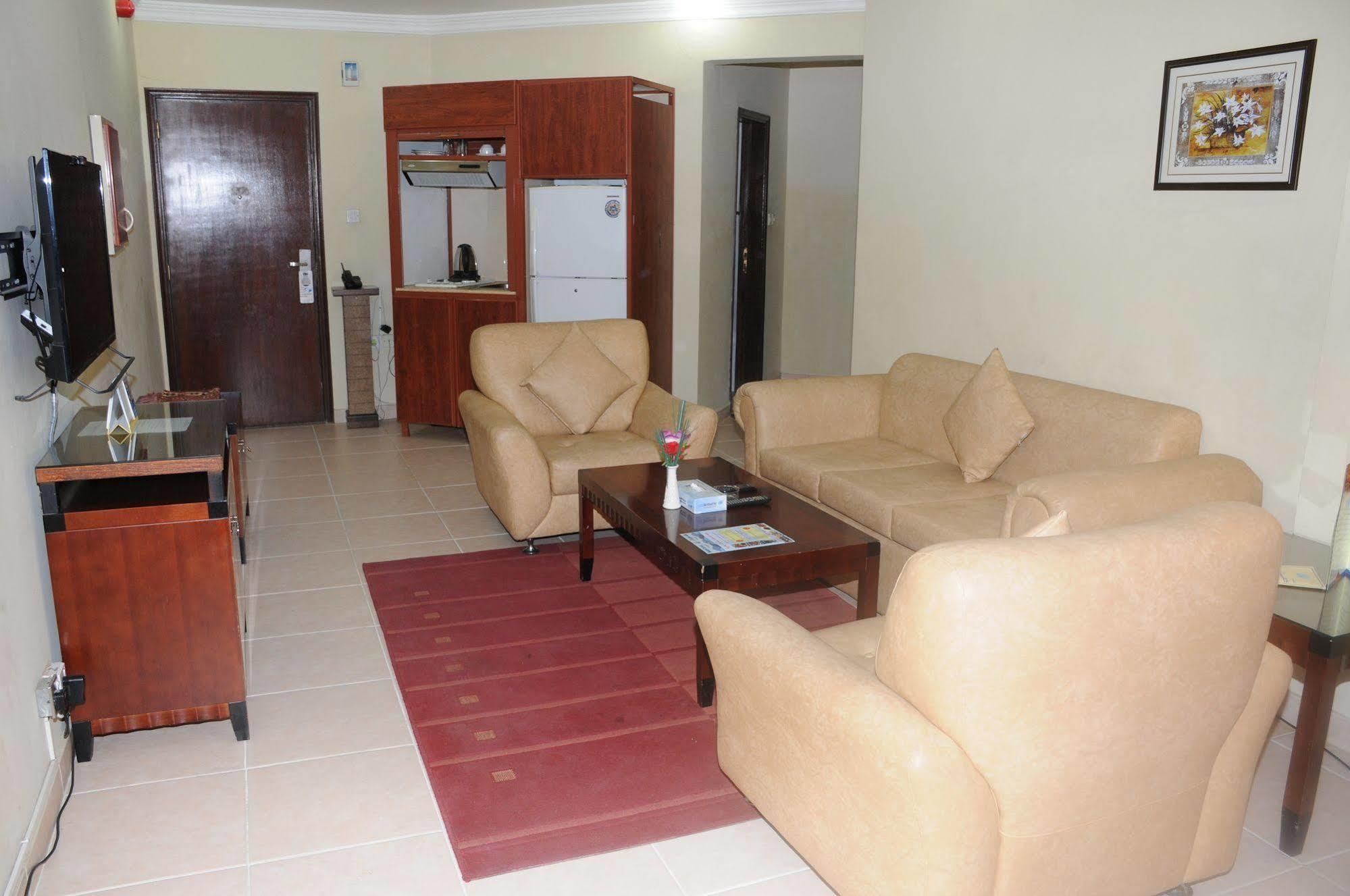Continental Suite Farwaniya Kuwait City Bagian luar foto