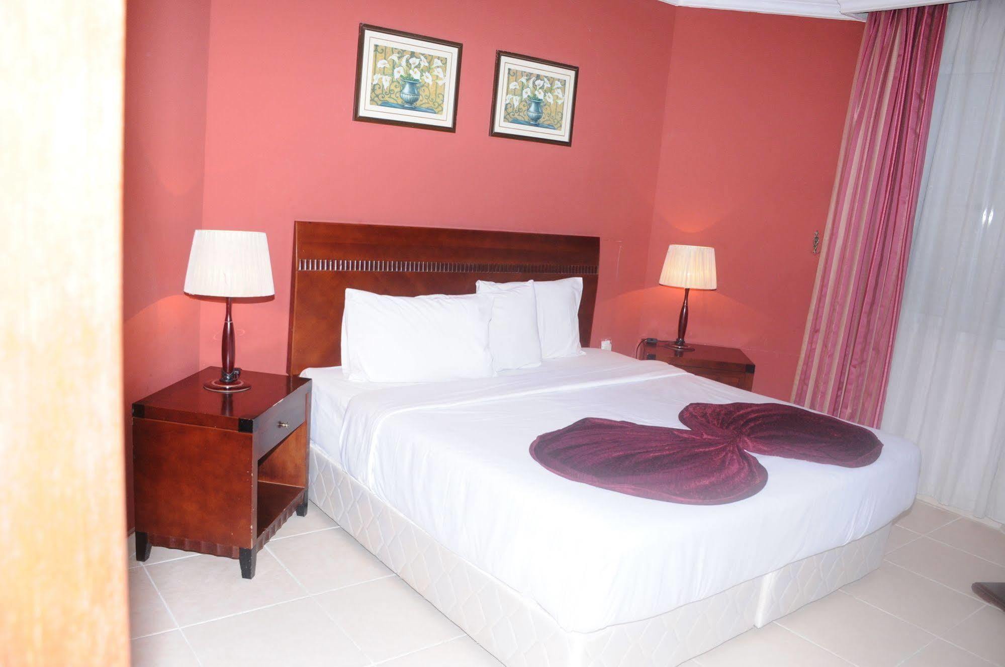 Continental Suite Farwaniya Kuwait City Bagian luar foto