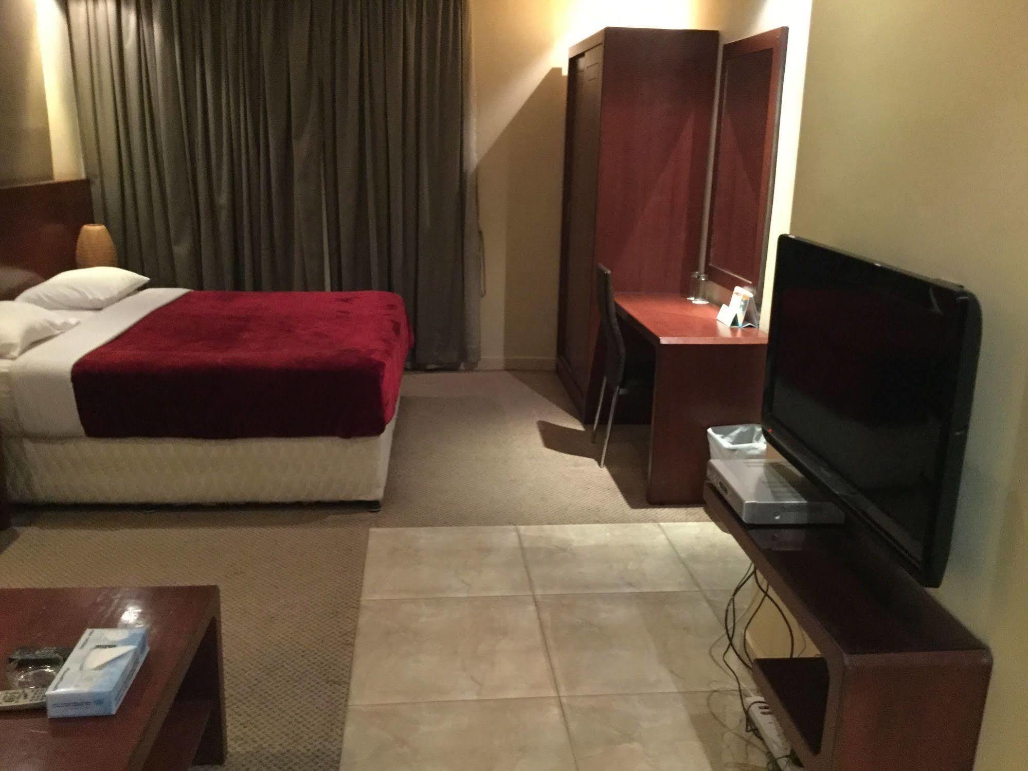Continental Suite Farwaniya Kuwait City Bagian luar foto